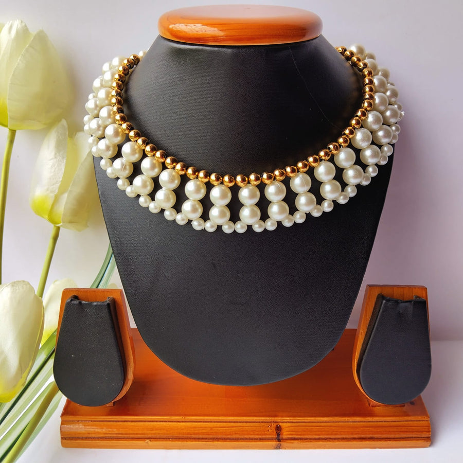 White Pearls & Golden Beads Choker